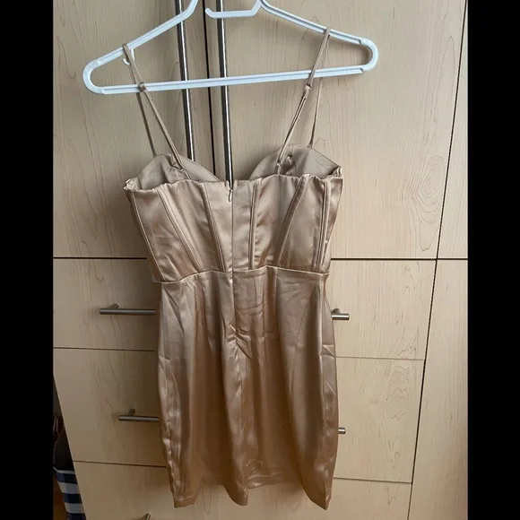 Dress - Picture 3 of 3